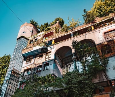 Naturnahe Architektur von Hundertwasser: Häuser, Thermen & Co. entdecken