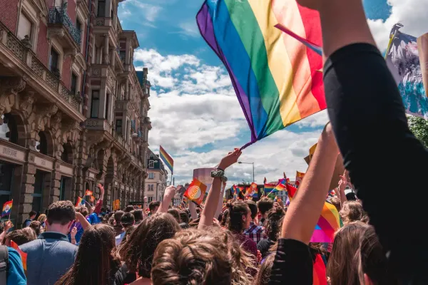 Diese europäischen Städte feiern Vielfalt: Die besten LGBTQIA+ Reiseziele 2024