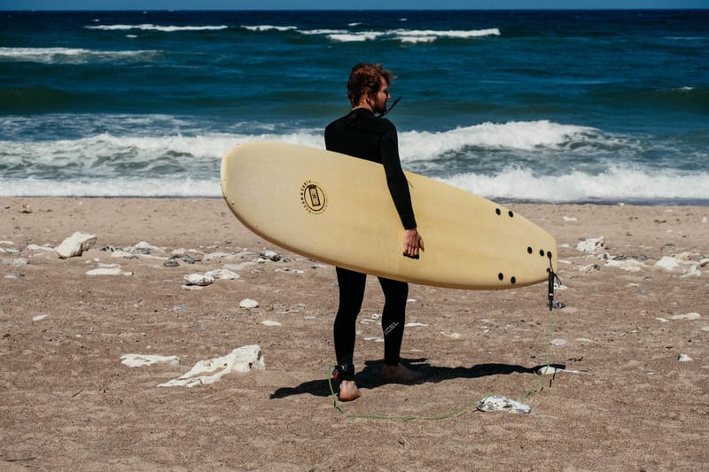 Nachhaltig Surfen: Urlaub für dich und das Meer